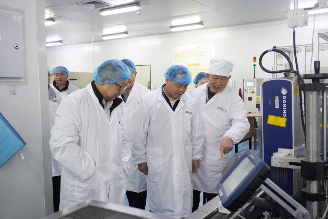 【企业新闻】沉庆市万州经开区党工委副书记、管委会主任，区当局党组副书记钟涛一行光临优德88药业调查调研